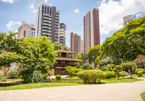 fotografia do bairro batel, em curitiba