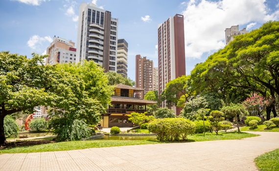 fotografia do bairro batel, em curitiba