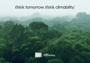 fotografia aérea de uma floresta com o texto "think tomorrow. think climability"